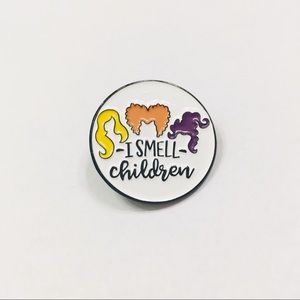 Hocus pocus “I smell children” enamel pin brooch